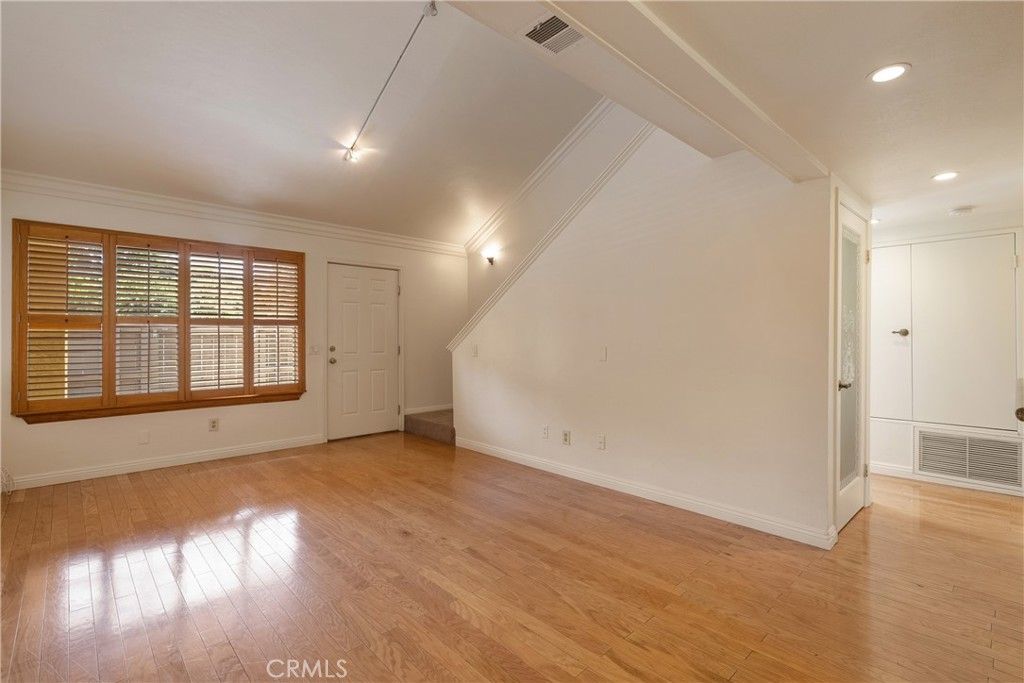 Image 10 of property listing at 435 W 9th A3, Upland, CA 91786
