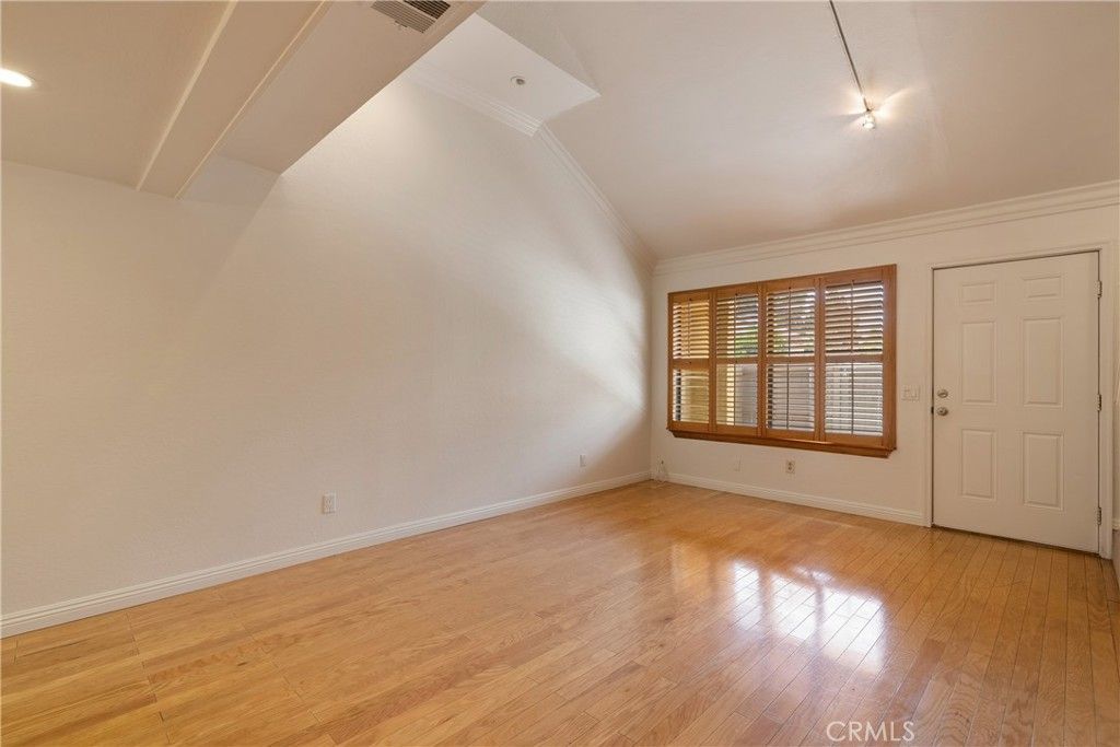Image 11 of property listing at 435 W 9th A3, Upland, CA 91786
