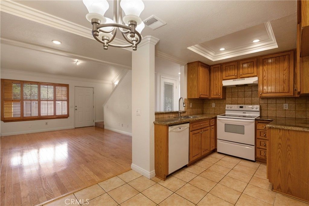 Image 15 of property listing at 435 W 9th A3, Upland, CA 91786