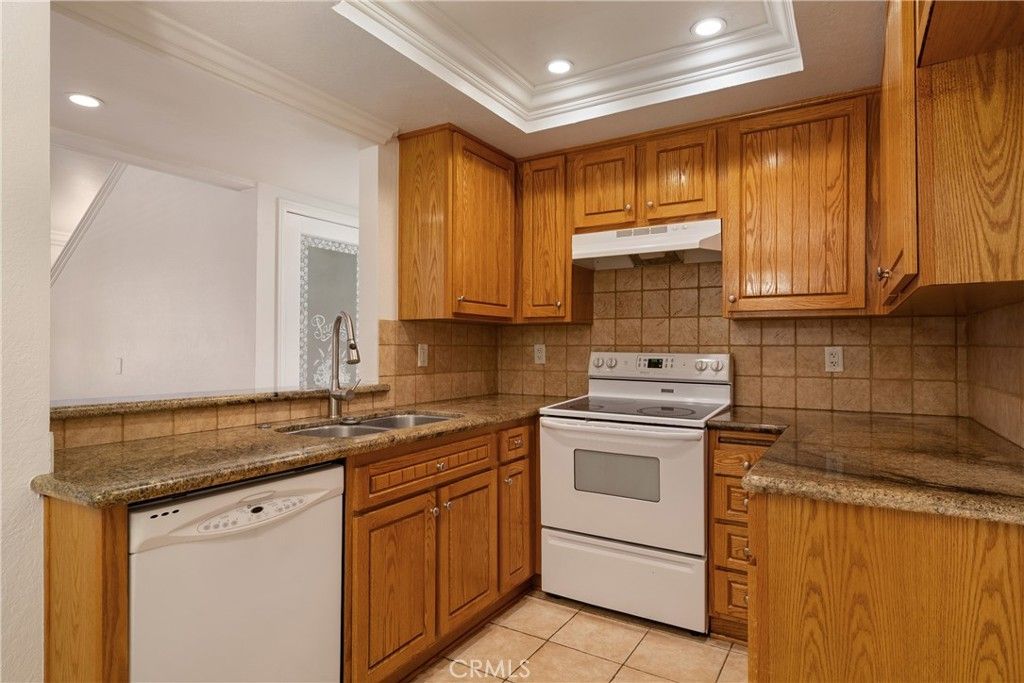 Image 16 of property listing at 435 W 9th A3, Upland, CA 91786