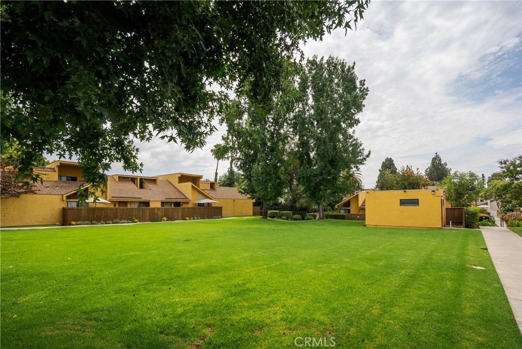 Image 30 of property listing at 435 W 9th A3, Upland, CA 91786