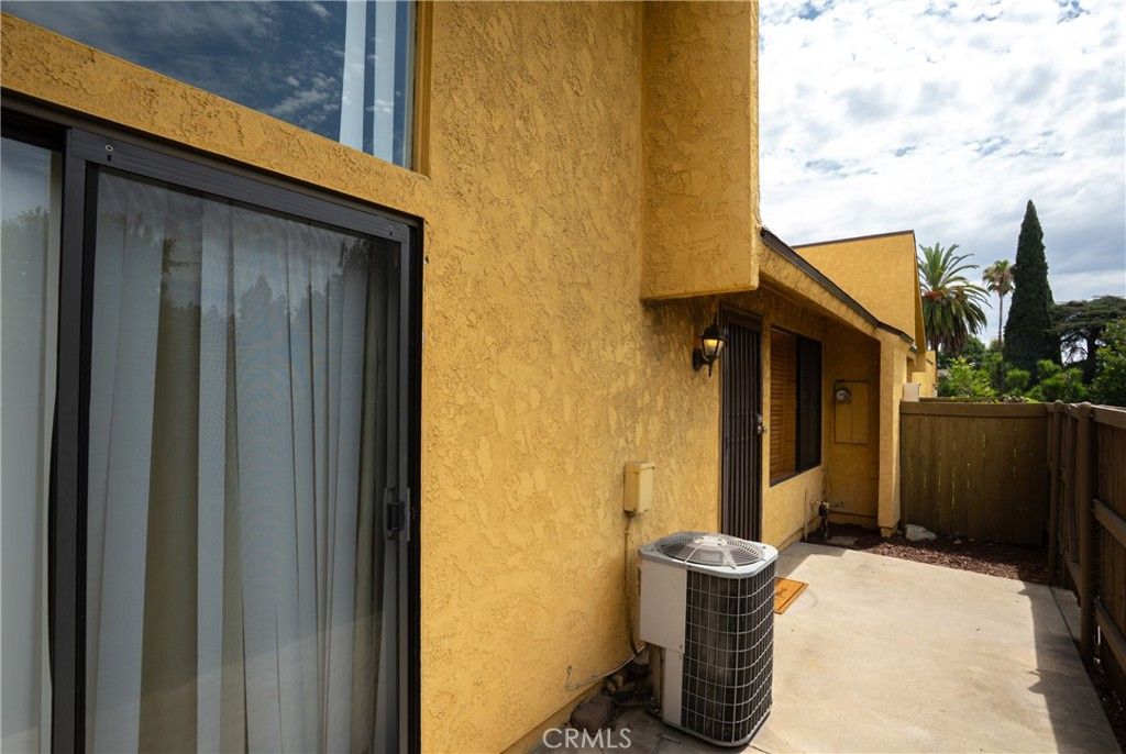 Image 6 of property listing at 435 W 9th A3, Upland, CA 91786