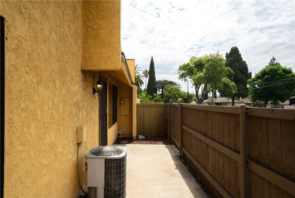 Image 7 of property listing at 435 W 9th A3, Upland, CA 91786