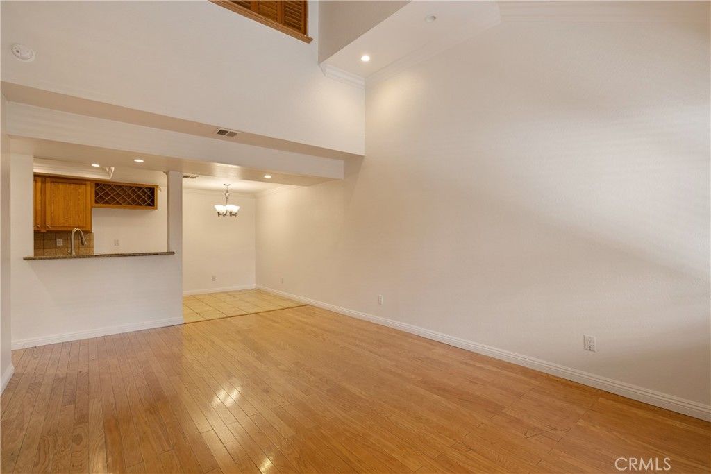 Image 8 of property listing at 435 W 9th A3, Upland, CA 91786