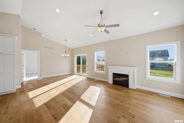 1304 W HILLCREST Drive, Chillicothe, IL 61523