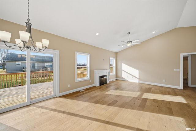 1304 W HILLCREST Drive, Chillicothe, IL 61523