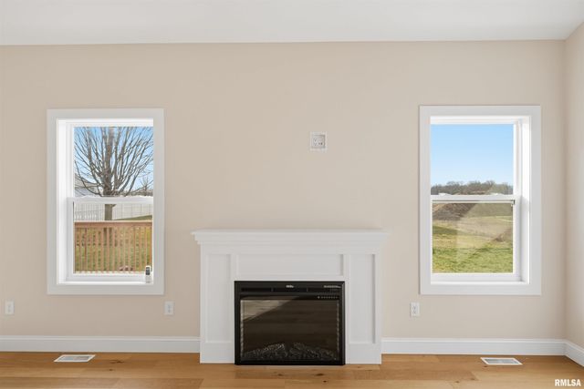 1304 W HILLCREST Drive, Chillicothe, IL 61523