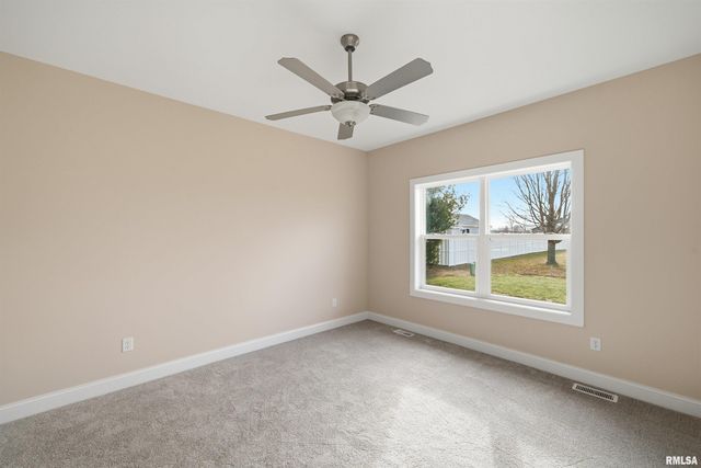 1304 W HILLCREST Drive, Chillicothe, IL 61523