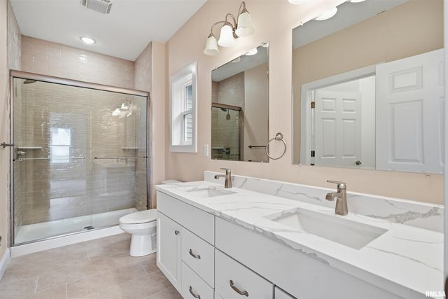 1304 W HILLCREST Drive, Chillicothe, IL 61523