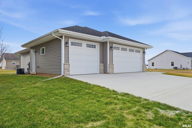 1304 W HILLCREST Drive, Chillicothe, IL 61523