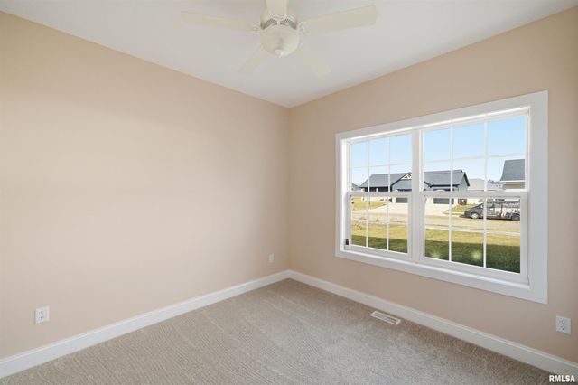 1304 W HILLCREST Drive, Chillicothe, IL 61523