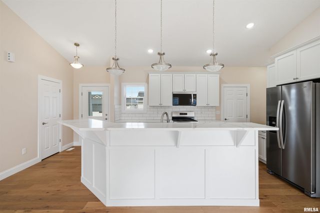 1304 W HILLCREST Drive, Chillicothe, IL 61523