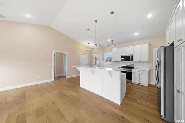 1304 W HILLCREST Drive, Chillicothe, IL 61523