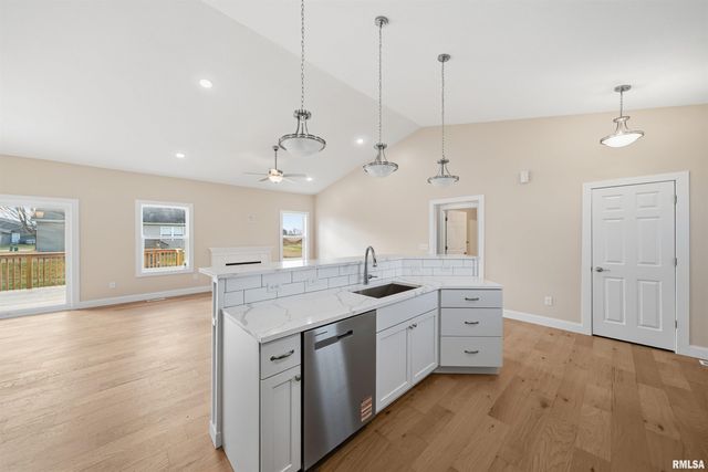 1304 W HILLCREST Drive, Chillicothe, IL 61523