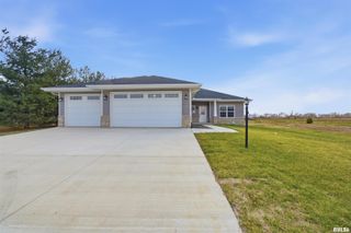 1304 W HILLCREST Drive, Chillicothe, IL 61523