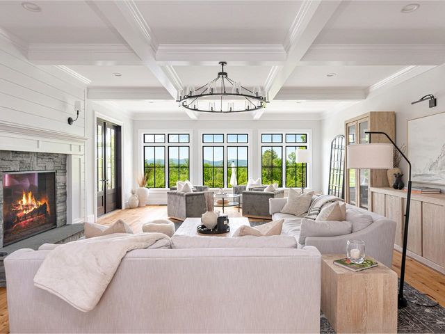 192 Governors Lane, Shelburne, VT 05482