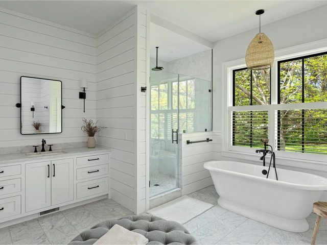 192 Governors Lane, Shelburne, VT 05482