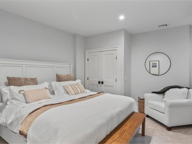 192 Governors Lane, Shelburne, VT 05482