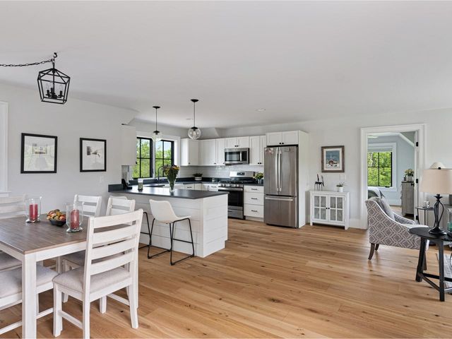 192 Governors Lane, Shelburne, VT 05482