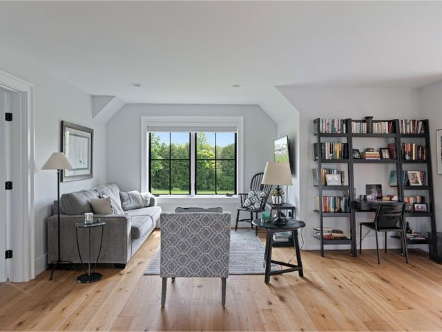 192 Governors Lane, Shelburne, VT 05482