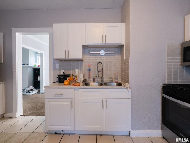 1808 W BRADLEY Avenue, Peoria, IL 61606