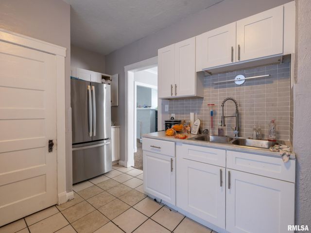 1808 W BRADLEY Avenue, Peoria, IL 61606