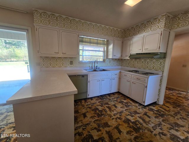 1733 knoxville Hwy, Wartburg, TN 37887