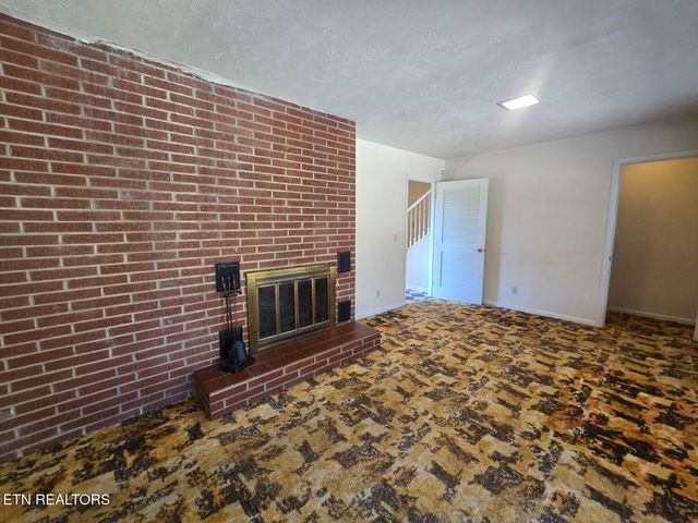 1733 knoxville Hwy, Wartburg, TN 37887