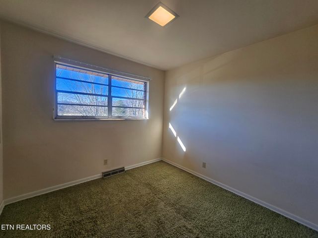 1733 knoxville Hwy, Wartburg, TN 37887