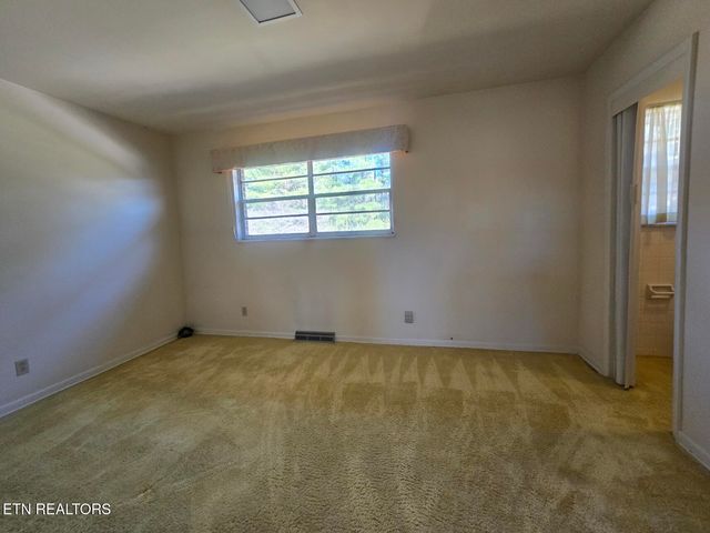 1733 knoxville Hwy, Wartburg, TN 37887