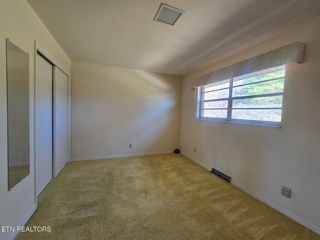 1733 knoxville Hwy, Wartburg, TN 37887