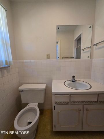 1733 knoxville Hwy, Wartburg, TN 37887