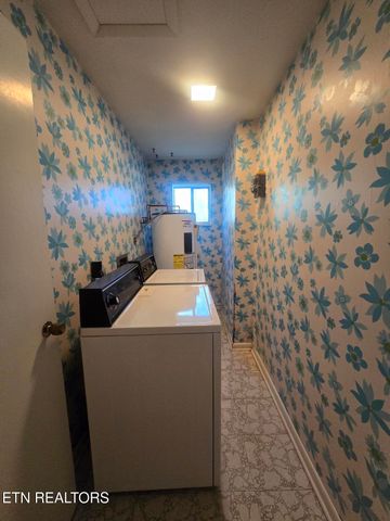 1733 knoxville Hwy, Wartburg, TN 37887