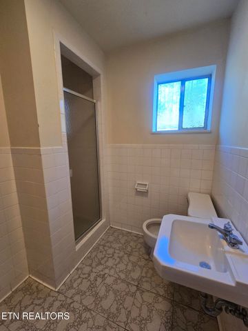 1733 knoxville Hwy, Wartburg, TN 37887