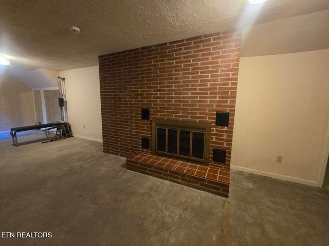 1733 knoxville Hwy, Wartburg, TN 37887