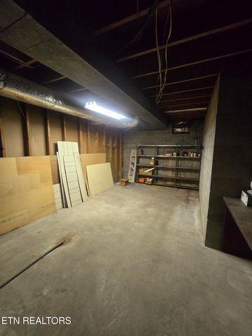 1733 knoxville Hwy, Wartburg, TN 37887