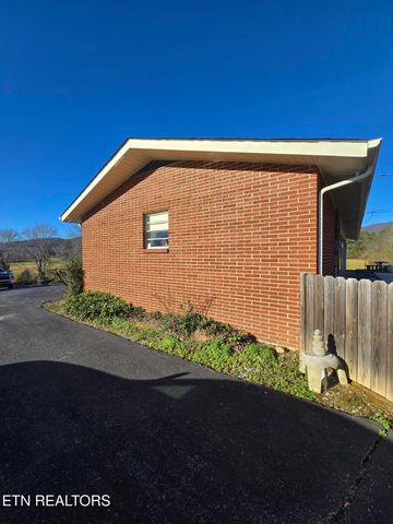 1733 knoxville Hwy, Wartburg, TN 37887