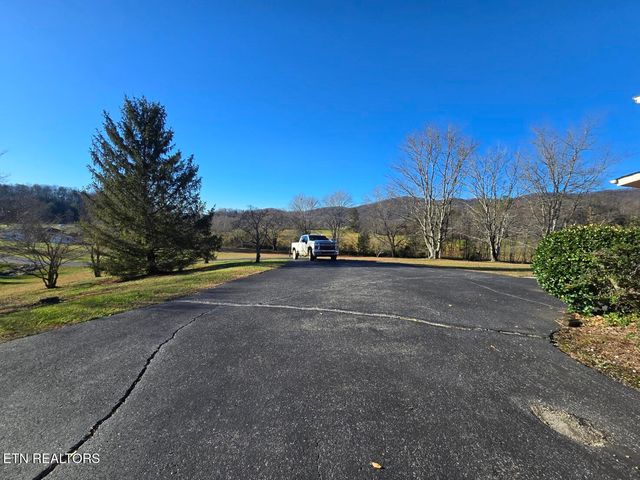 1733 knoxville Hwy, Wartburg, TN 37887