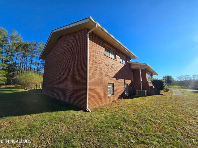 1733 knoxville Hwy, Wartburg, TN 37887