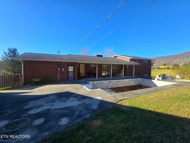 1733 knoxville Hwy, Wartburg, TN 37887