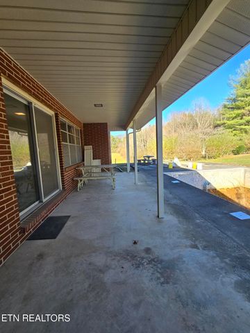 1733 knoxville Hwy, Wartburg, TN 37887