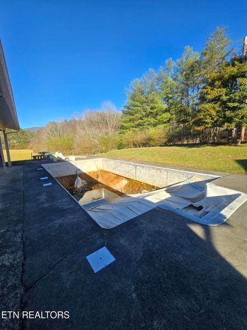 1733 knoxville Hwy, Wartburg, TN 37887