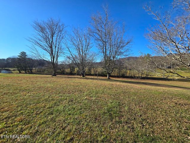 1733 knoxville Hwy, Wartburg, TN 37887