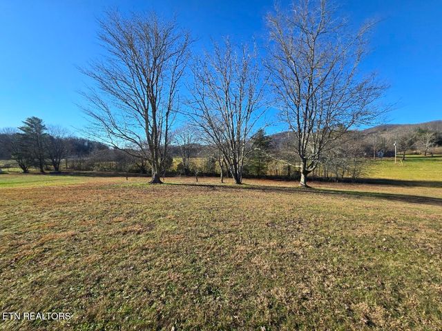 1733 knoxville Hwy, Wartburg, TN 37887