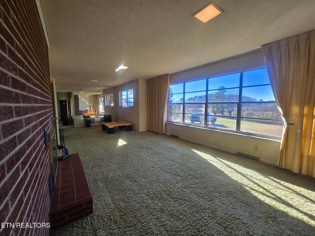 1733 knoxville Hwy, Wartburg, TN 37887