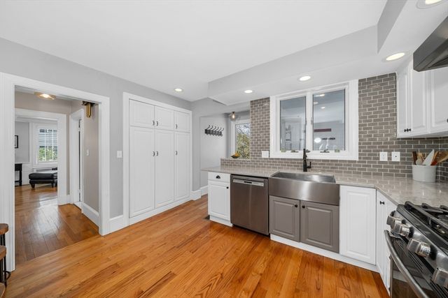 8 Chestnut St, Andover, MA 01810