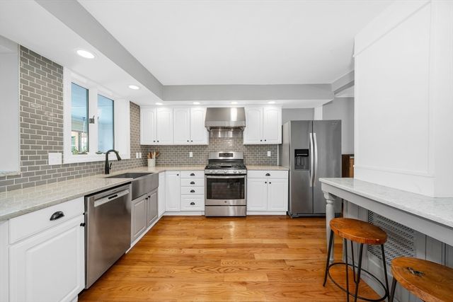 8 Chestnut St, Andover, MA 01810