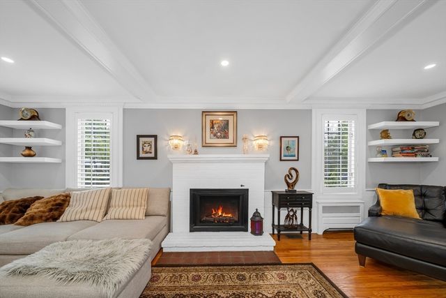 8 Chestnut St, Andover, MA 01810