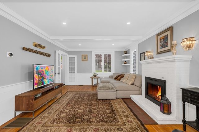 8 Chestnut St, Andover, MA 01810
