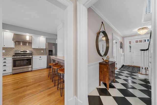 8 Chestnut St, Andover, MA 01810